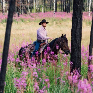 Siwash Lake Ranch - Guest on Horseback